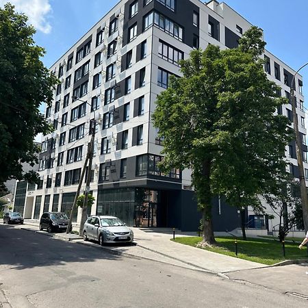 Люкс Апартаменти В Центрі Жк Театральний І Жк Шевченка Riwne Exterior foto